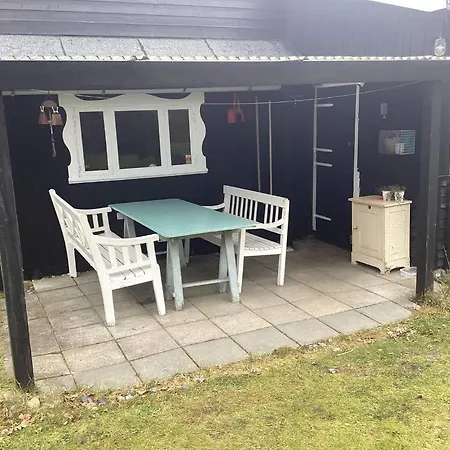 5 Person In Vaeggerlose *